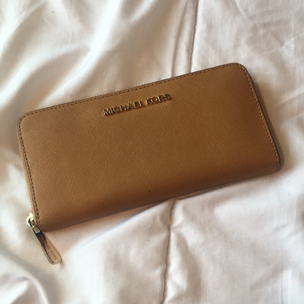 MICHEAL KORS WALLET!!!!